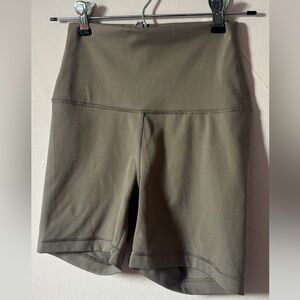 Yogalicious Women's Bike Shorts in Olive